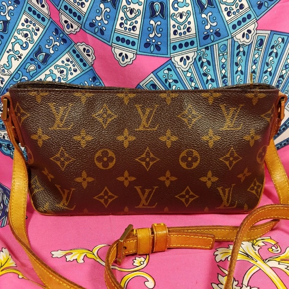 Louis Vuitton Handbags - Authentic Louis Vuitton Monogram Crossbody Bag